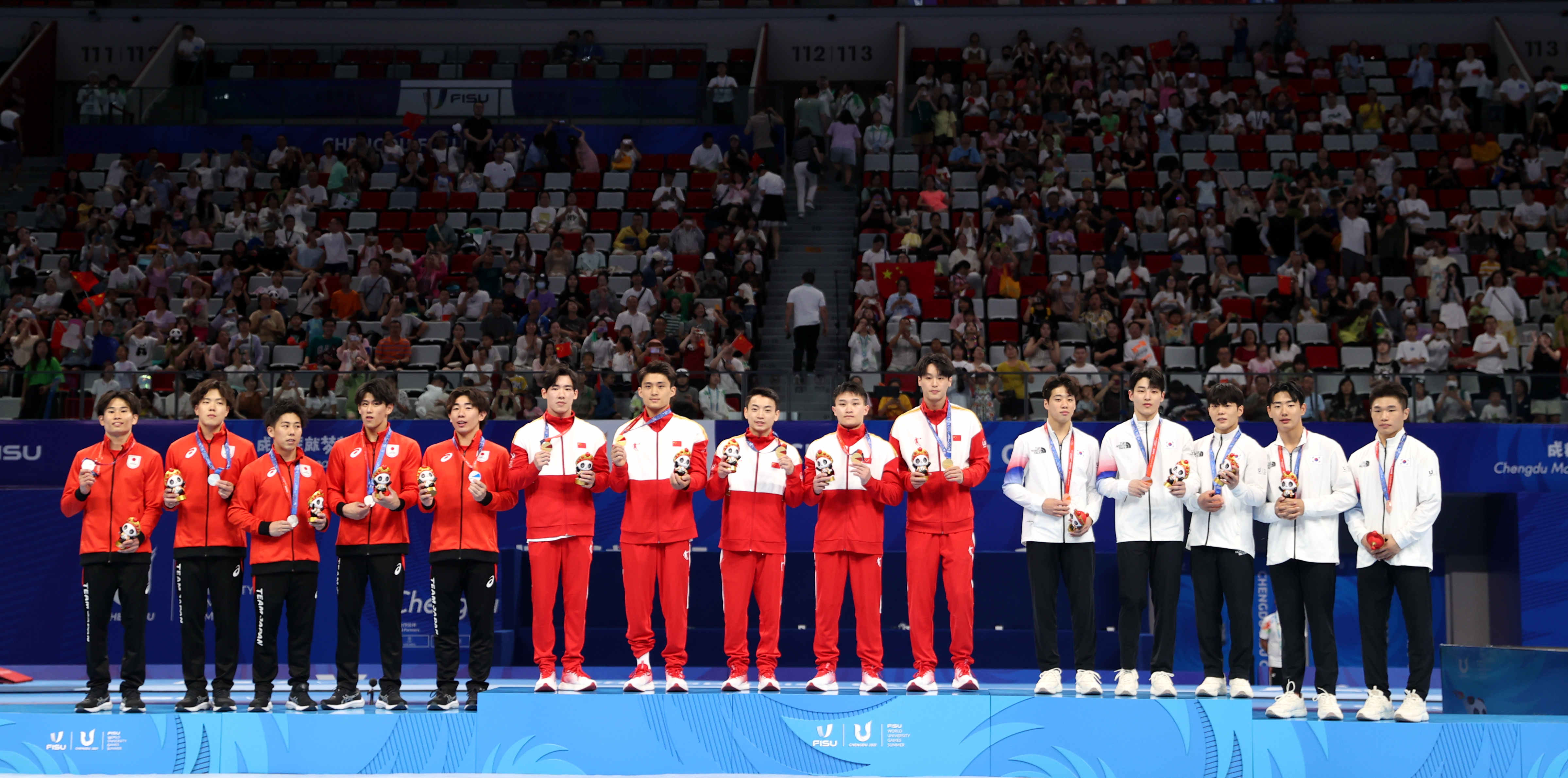 中国运动员勇夺殊荣登领奖台