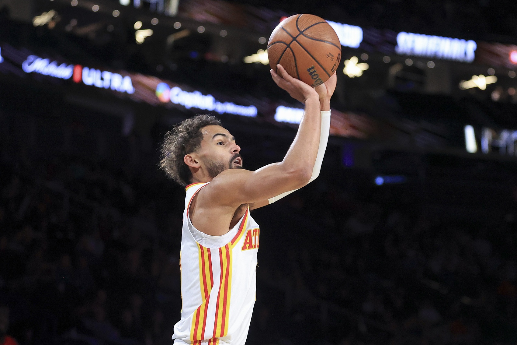 开云体育入口-关于老鹰客场大胜骑士，特雷-杨再度砍下个人最高分的信息