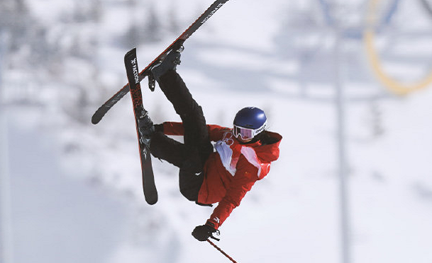 开云APP-英国射击选手实现逆袭，斩获银牌