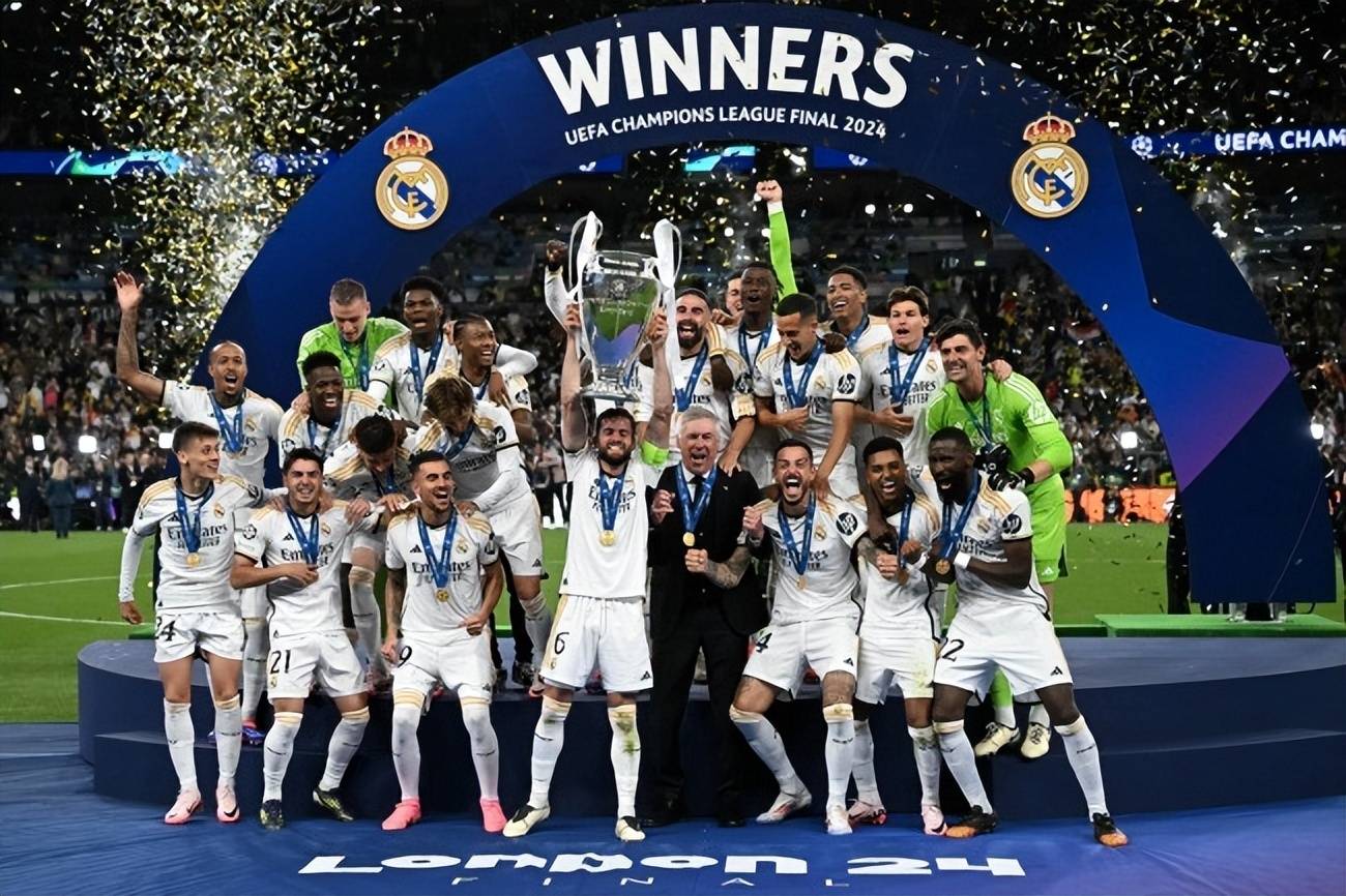 瓦伦西亚队在欧冠比赛中表现出色