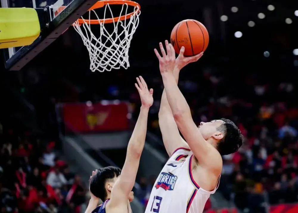 球队备战靠前，战术新颖策略调整赛季势在必赢的简单介绍