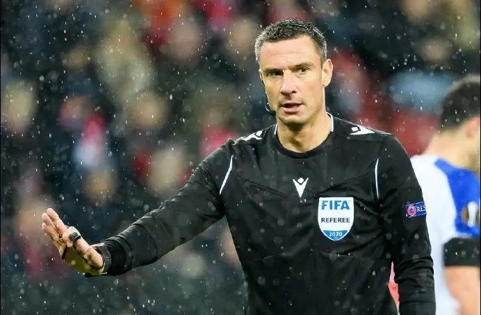 开云体育登录-强强对话，球场战局扣人心弦