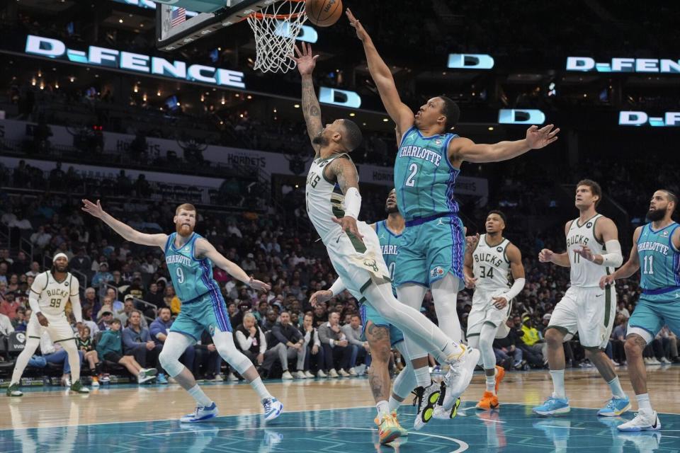 雄鹿队员战术犀利，大胜对手