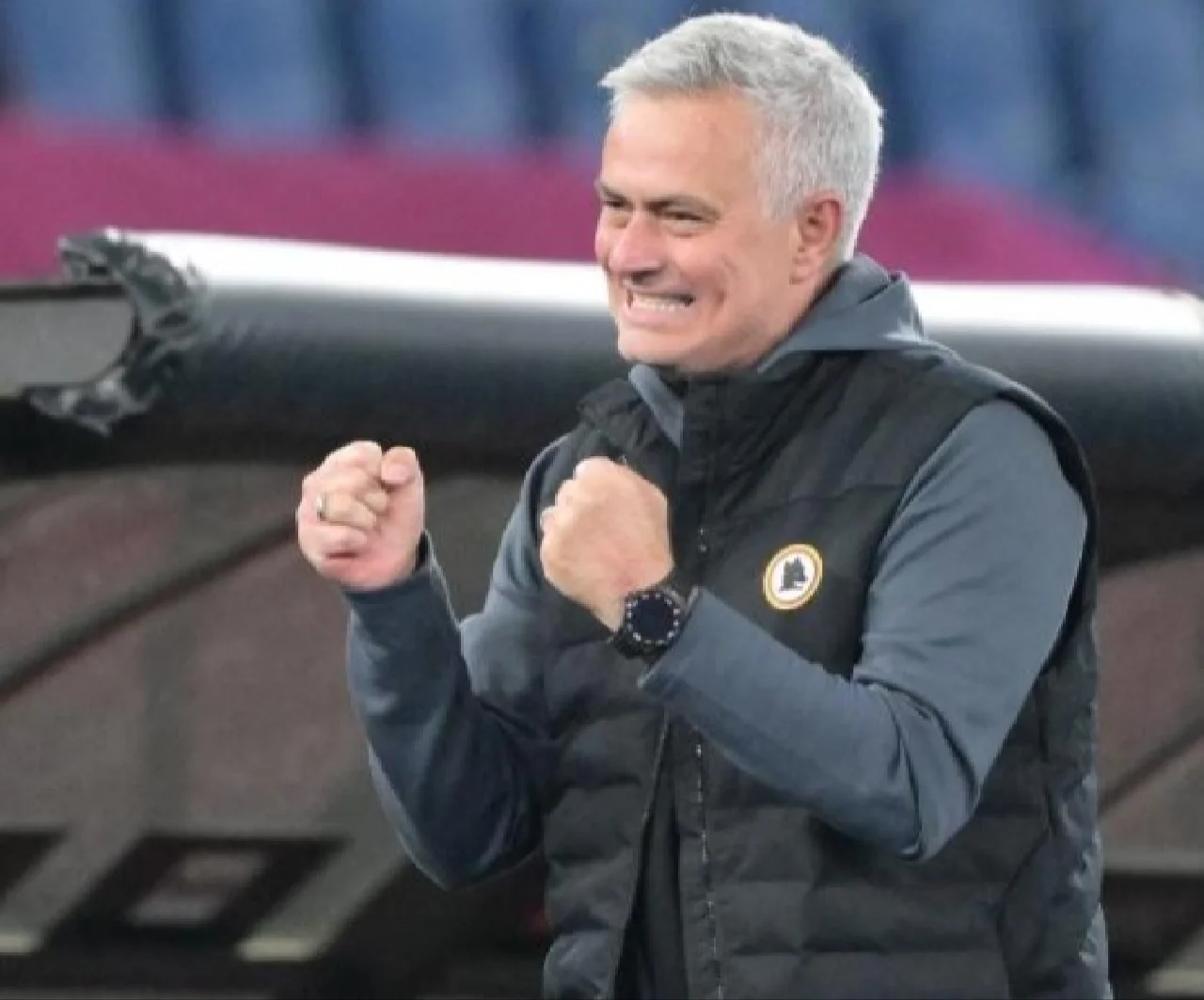 包含迪戈亚吉队欲跻身法国联赛前八的词条