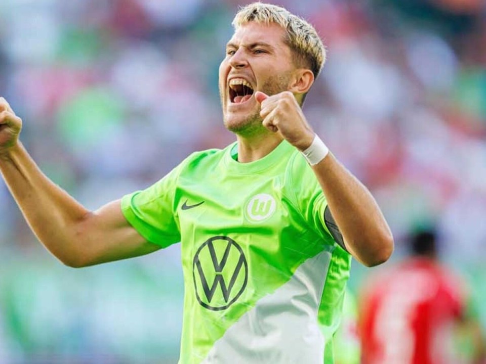 沃尔夫斯堡前锋攻门如潮，表现抢眼