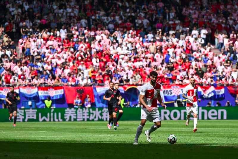 开云平台-欧洲杯预选赛：意大利战平瑞典，提前出线