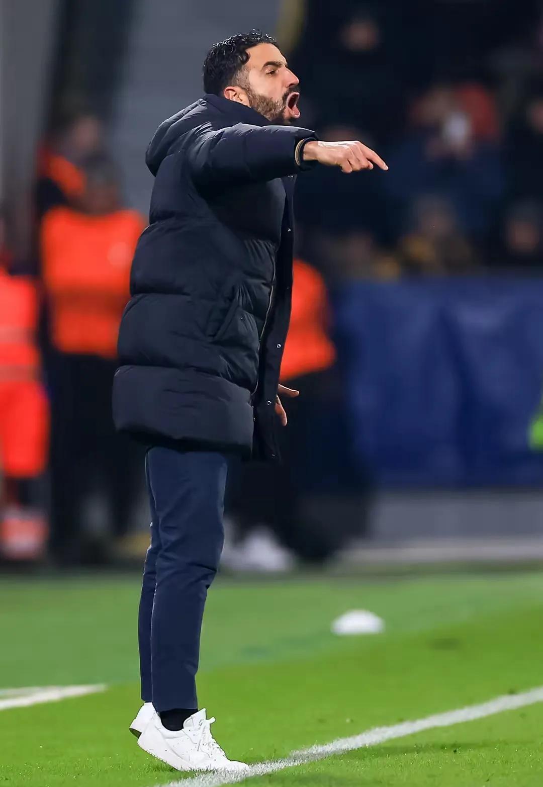 开云下载-曼联门将连结出伤，重返绿茵场发挥完美，铁打不动的简单介绍