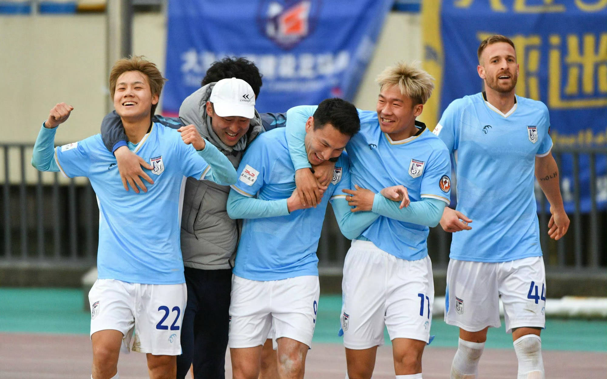 大连一方主场全取三分，突破困境的好象征的简单介绍