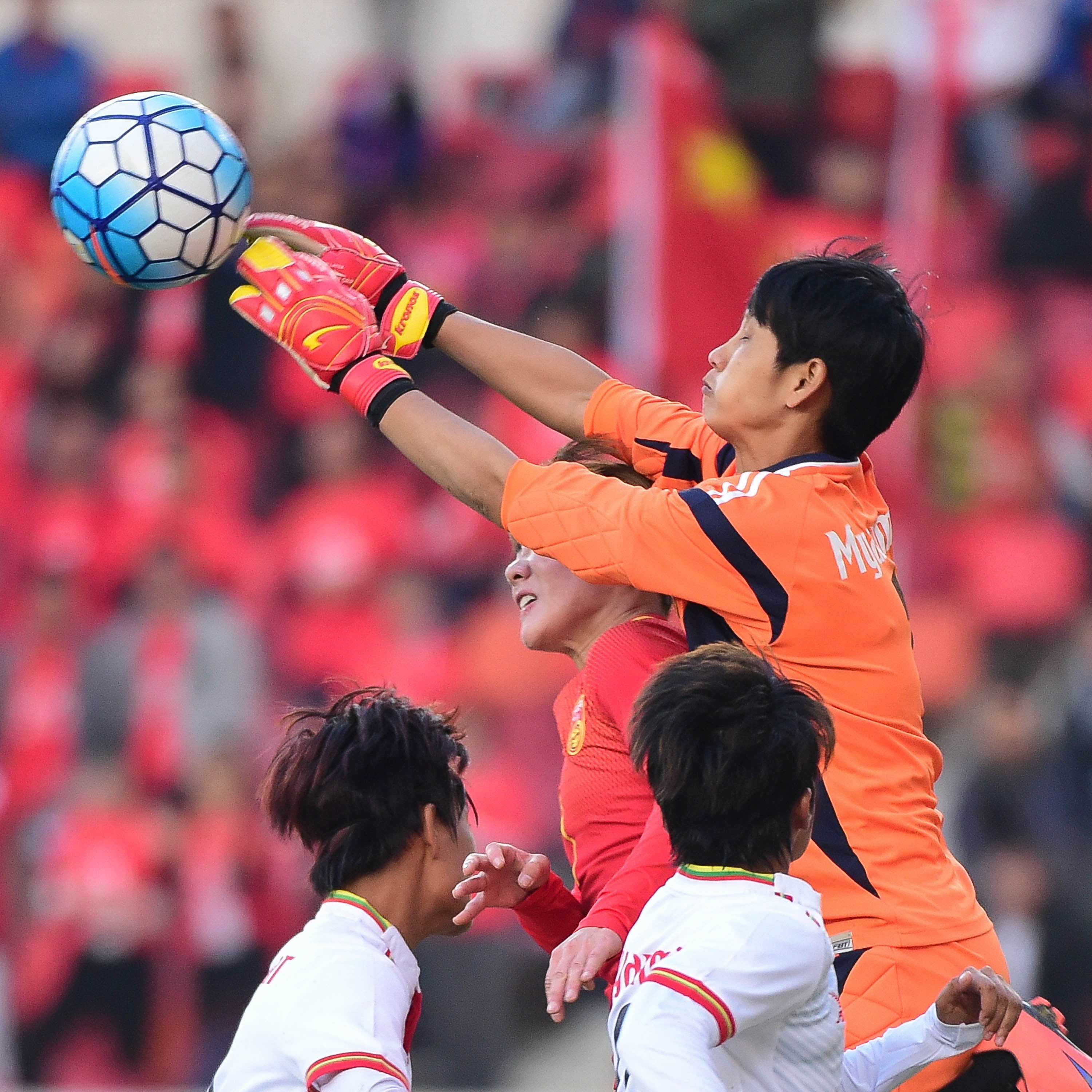 包含美洲女足锦标赛收官，哥伦比亚重夺冠军的词条