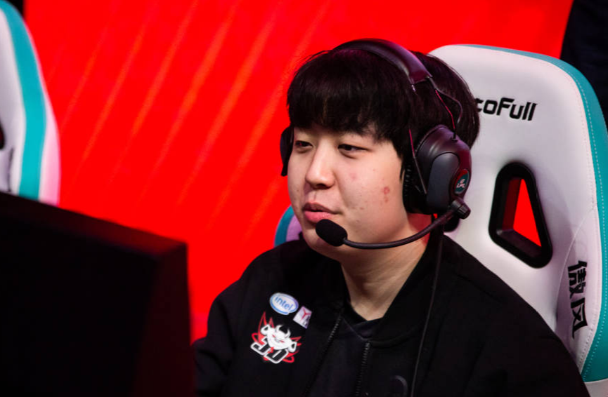 PSG险胜FPX，Kanavi操刀奇招英雄翻盘宿敌对决半决赛，点燃全场激情