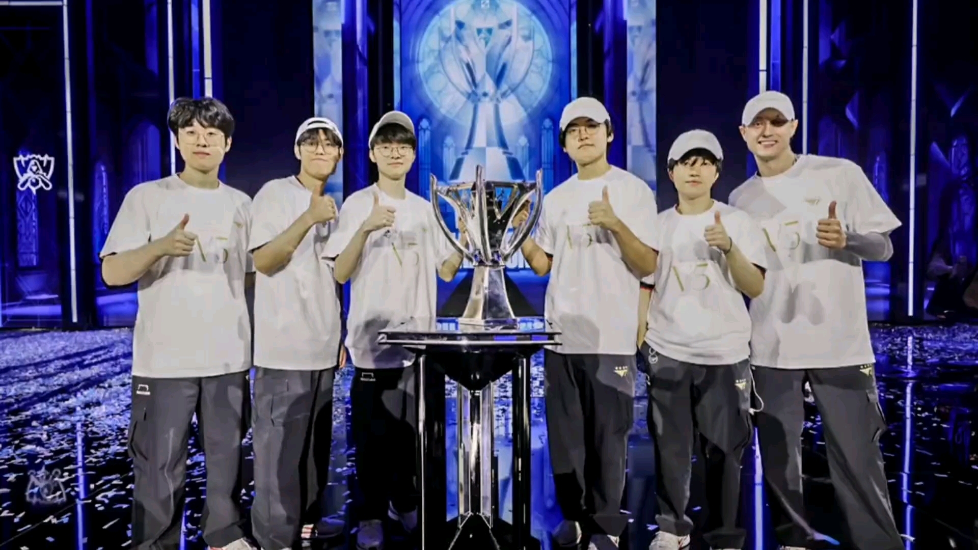 V5力克HLE，Faker单局斩获MVP焦点之战半决赛，让粉丝疯狂欢呼