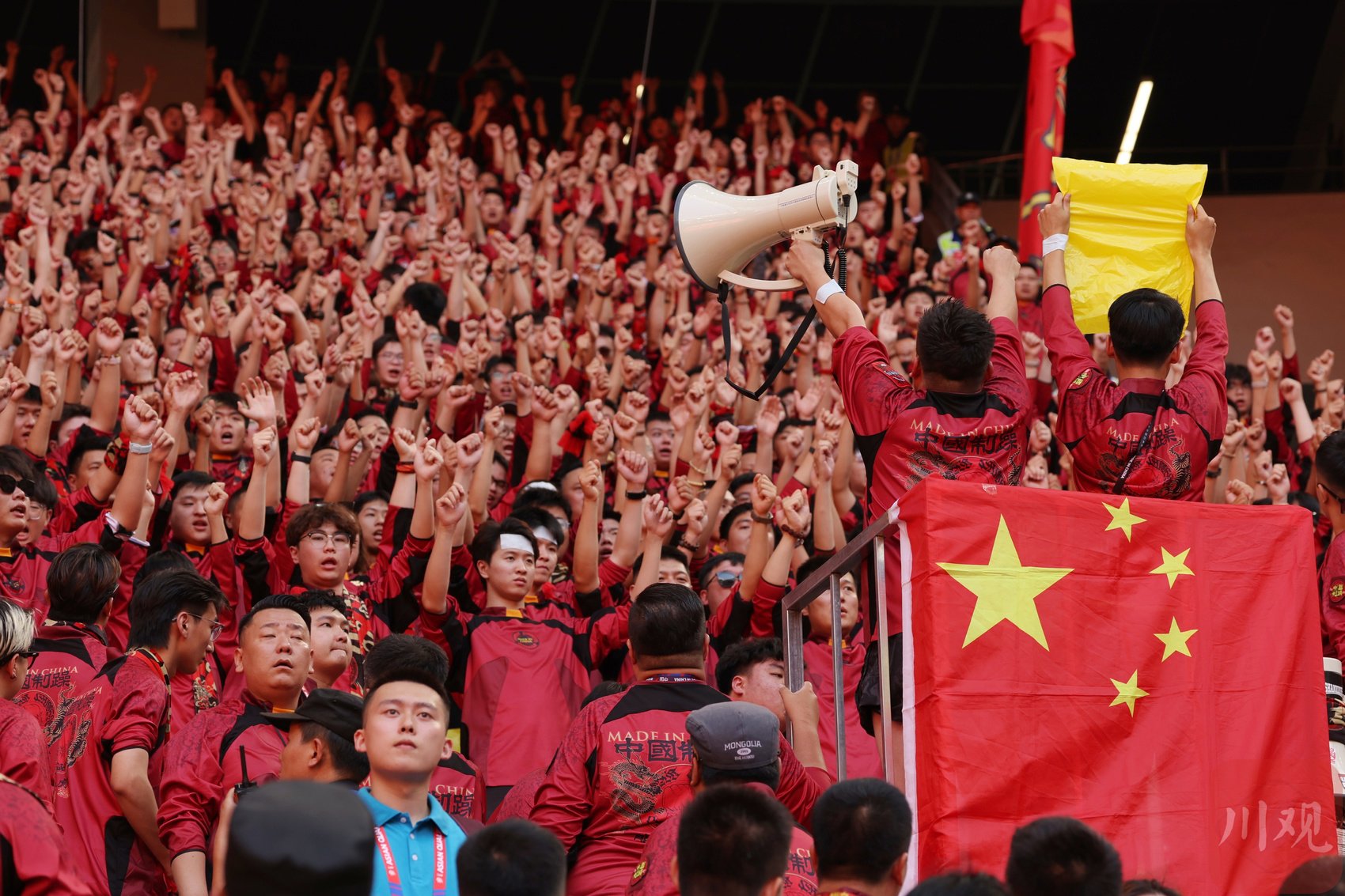 国际足球赛事成为球迷热议话题，引发关注热潮