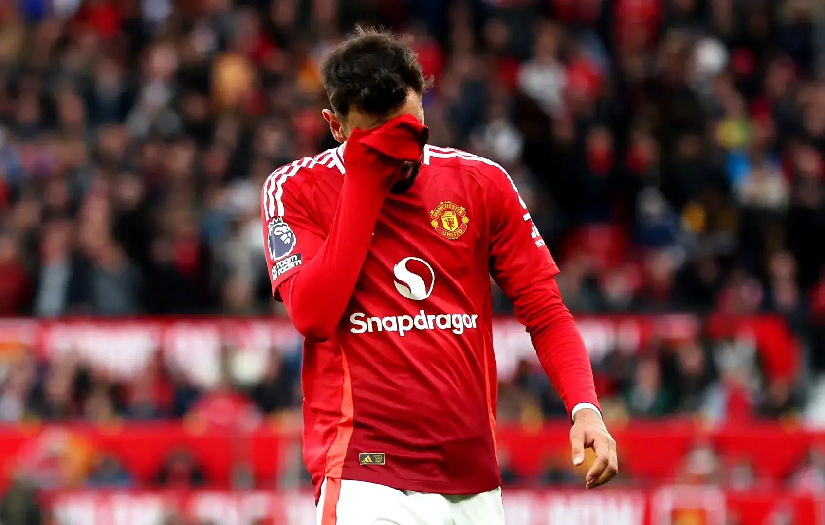 曼联客场遭遇失败，积分榜位置下滑