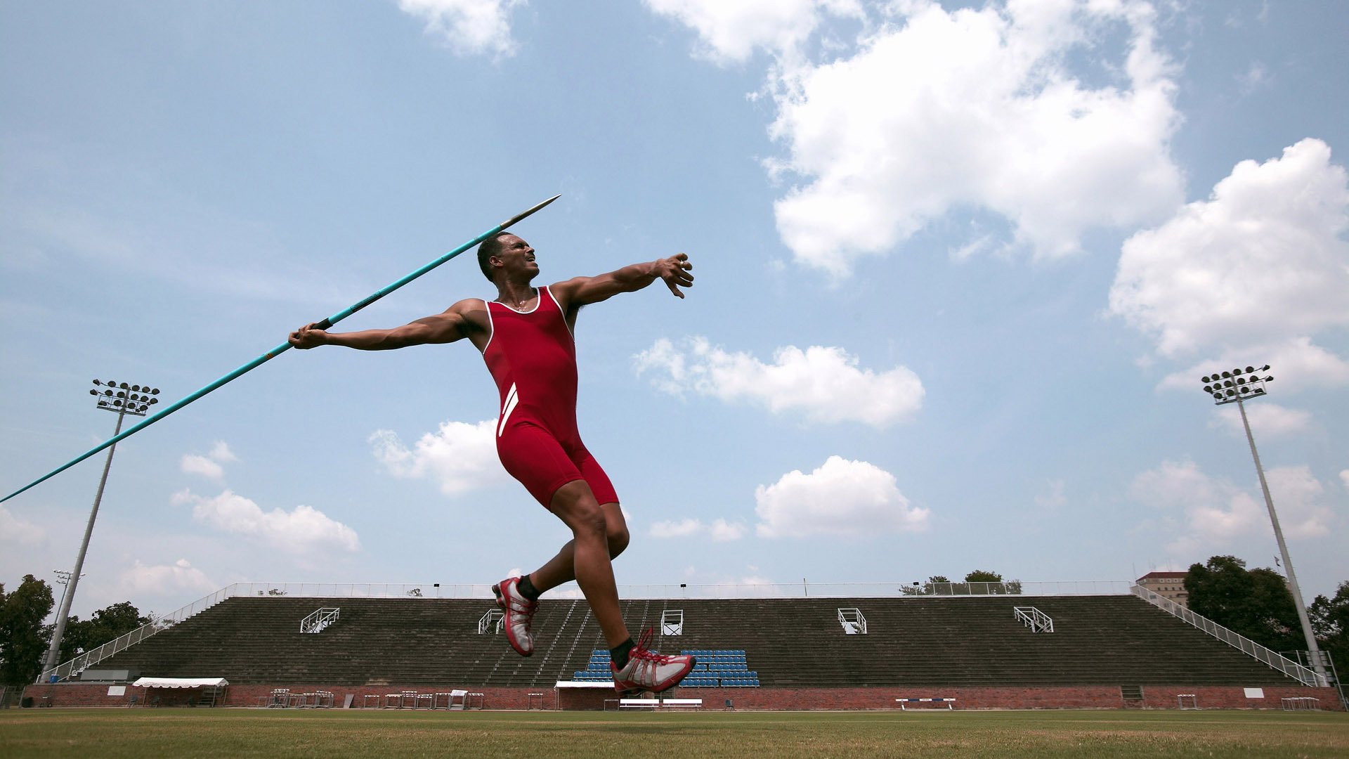银影与跃马的对决，汉密尔顿刷新纪录的传奇夜